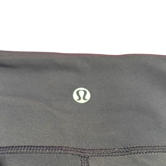 Lululemon Groove Crop Pant Reversible Gray/White/Heather Gray Size 2 NWOT New! - Picture 6 of 8